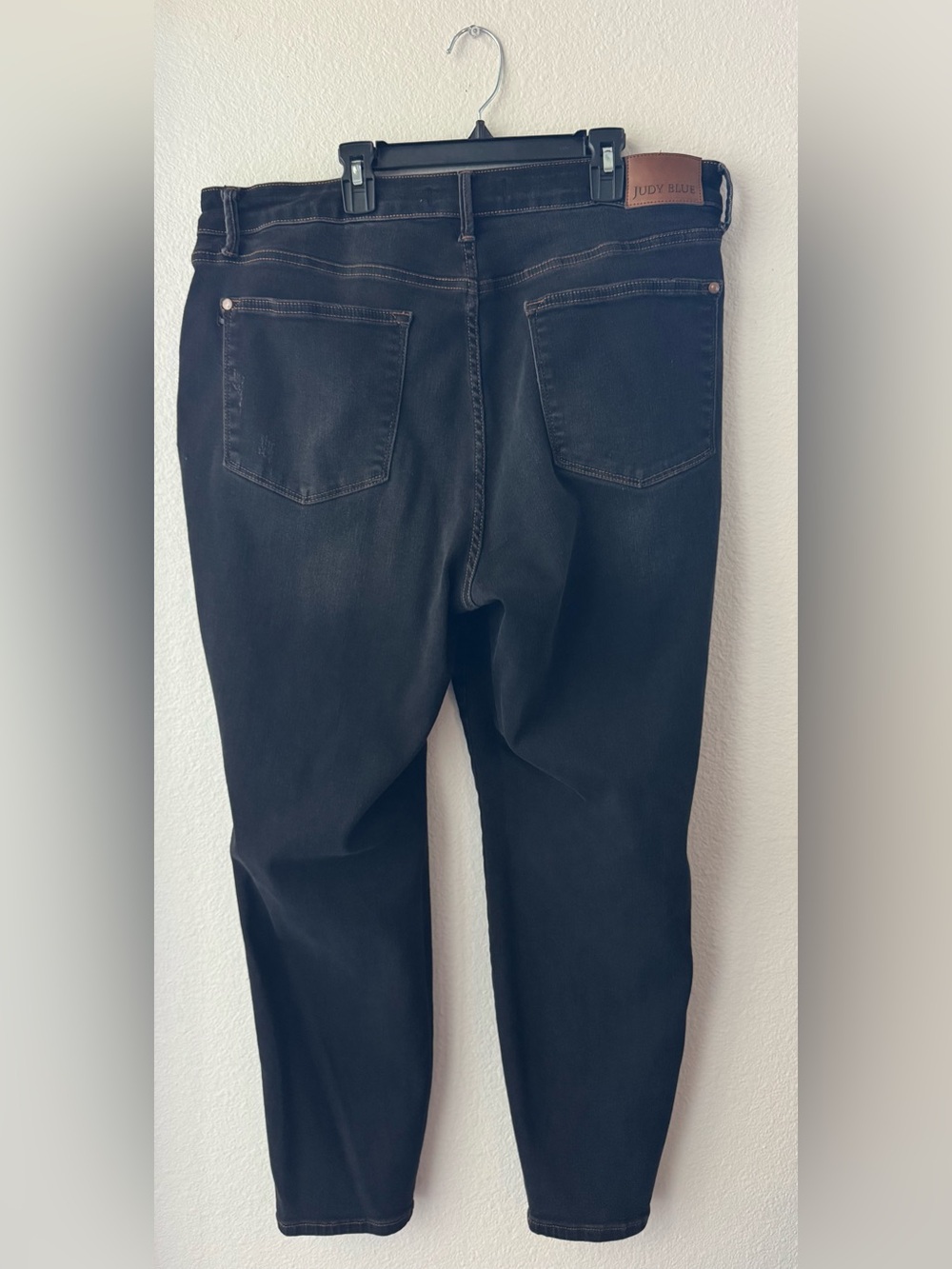 Judy Blue Women's Straight Leg Jeans in Black Wash 18W - Picture 2 of 4